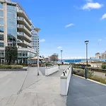 Elegant Thames-View 2-Bed Haven Gym & Balcony